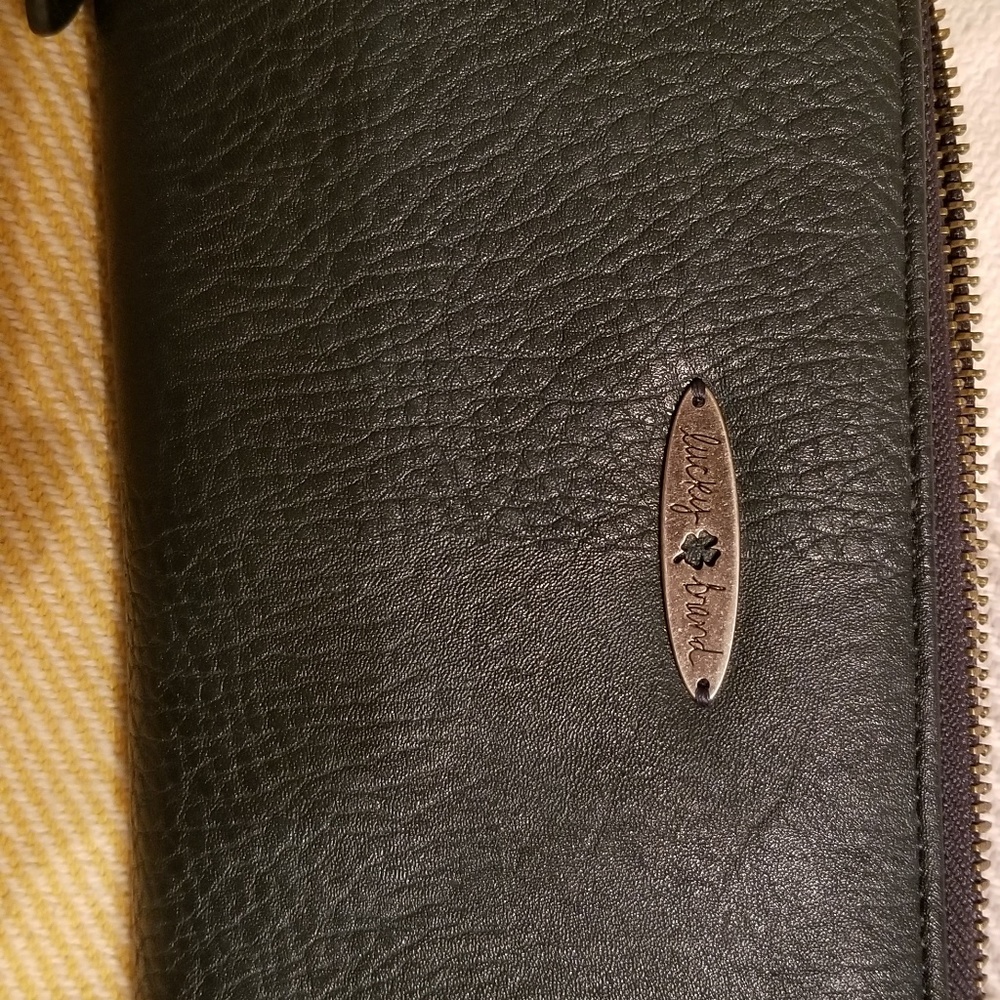 Lucky brand wallett